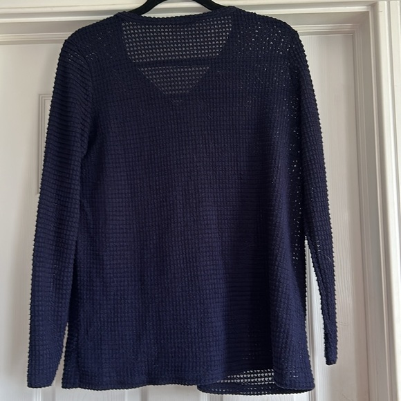 Bibi open work top with vneck and long sleeves. Button are fixed - Picture 8 of 11